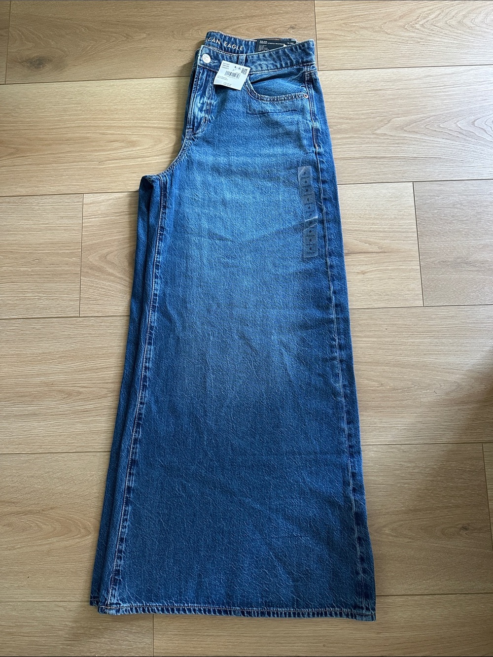 NWT - AE Wide-Leg Jeans Size 8